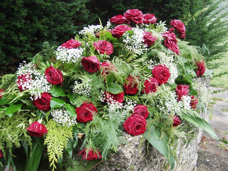 funeraire-ST DALMAS LE SELVAGE-min_roses-61203